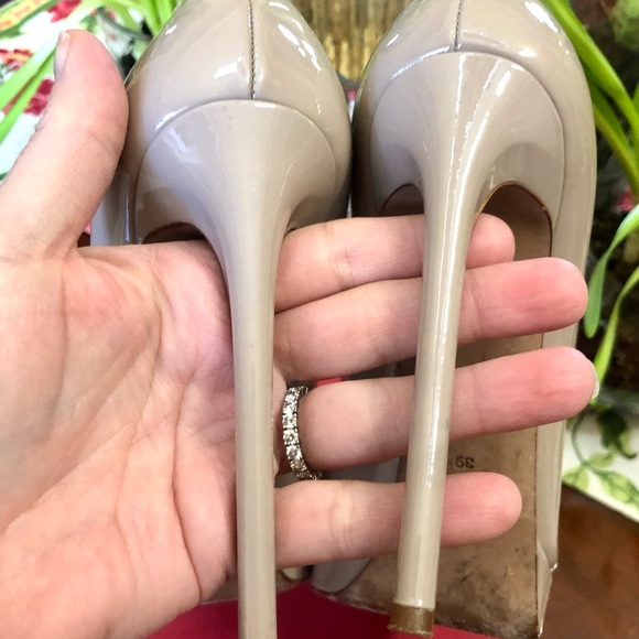 Authentic Valentino Garavani Iconic Nude pump’s - Picture 3 of 8